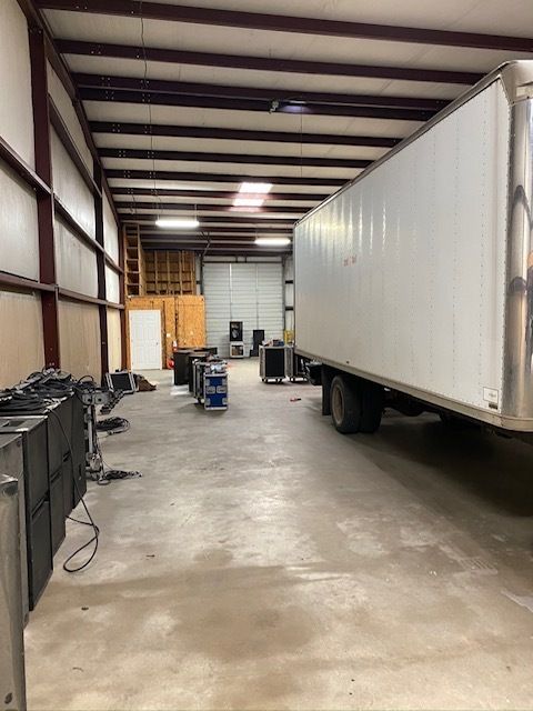 Warehouse with office For Lease: 1311 Industrial Dr, New Braunfels, TX 78130